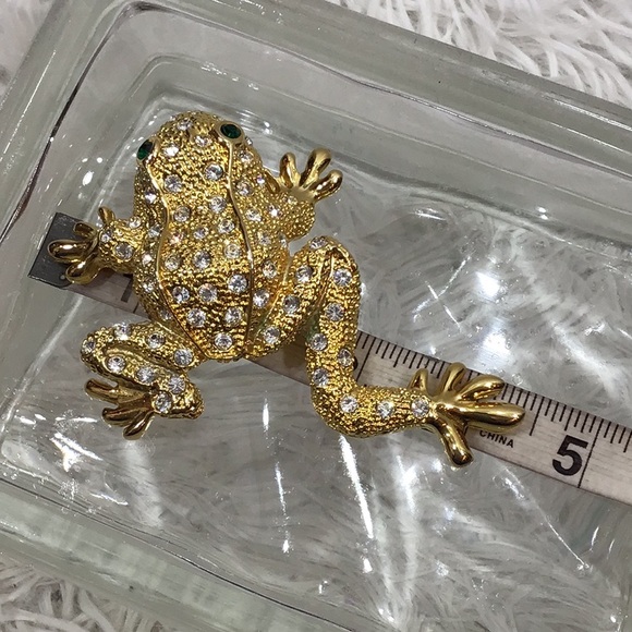 Vintage large rhinestone encrusted gold frog pin brooch - Picture 9 of 11